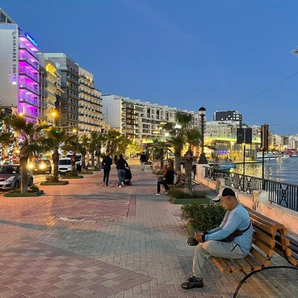 Seaside Apartment In グジラ エクステリア 写真